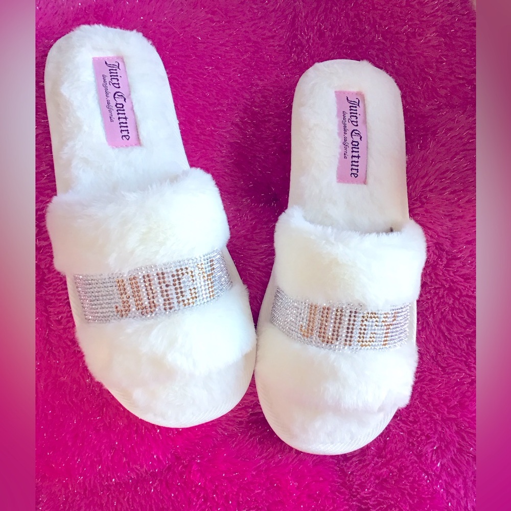 Juicy Couture Very Soft White Slippers with Rhinestones Size Medium 6.5/7.5 New